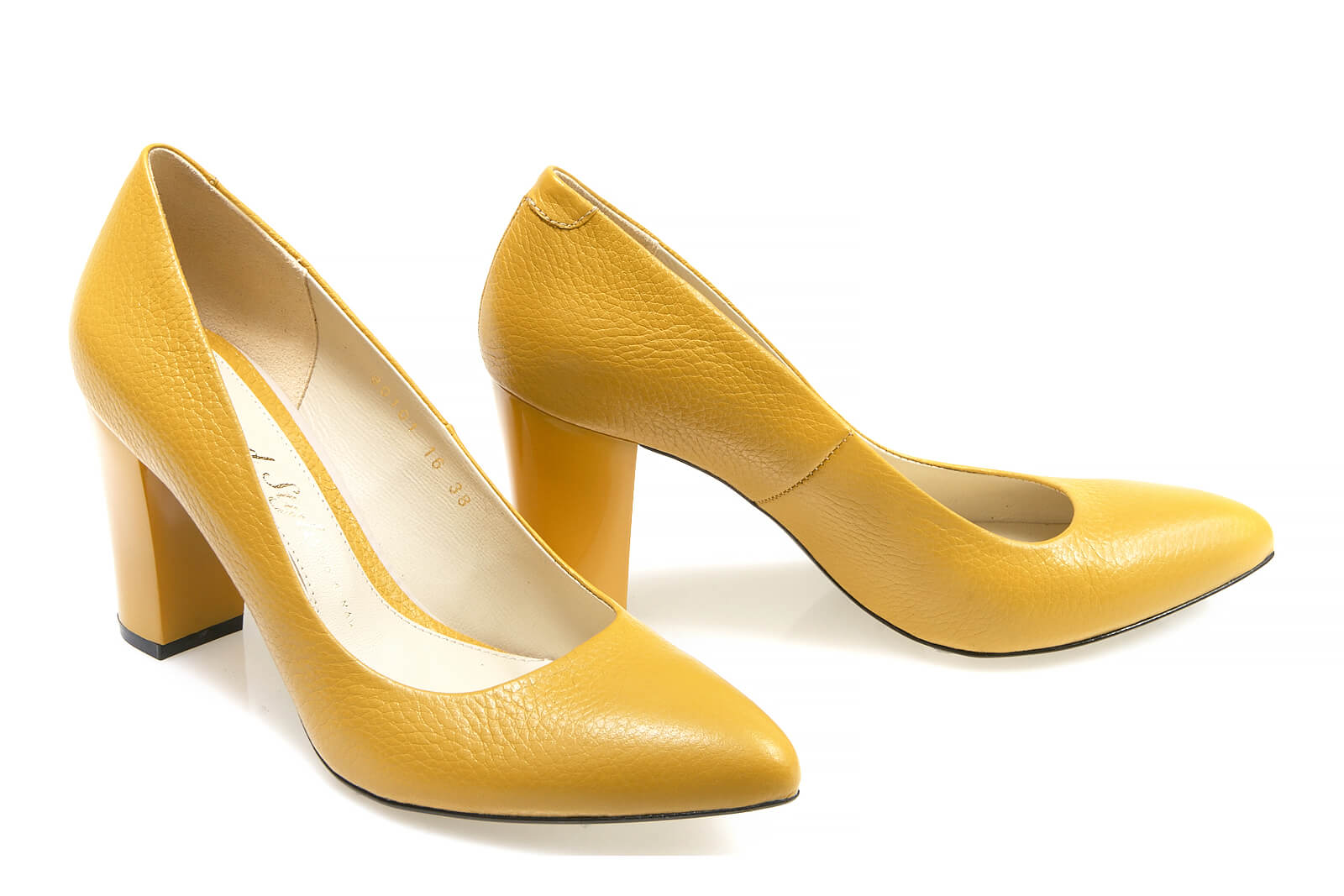 Туфли желтые купить. Желтые туфли. Туфли желтого цвета. Туфли желтого цвета на каблуке. Лимонные туфли.